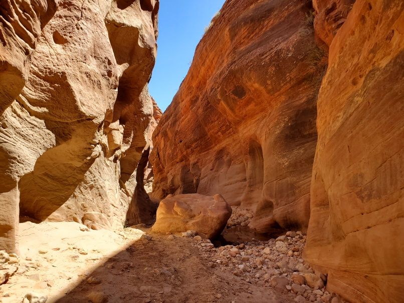 Light and Shade in Narrows