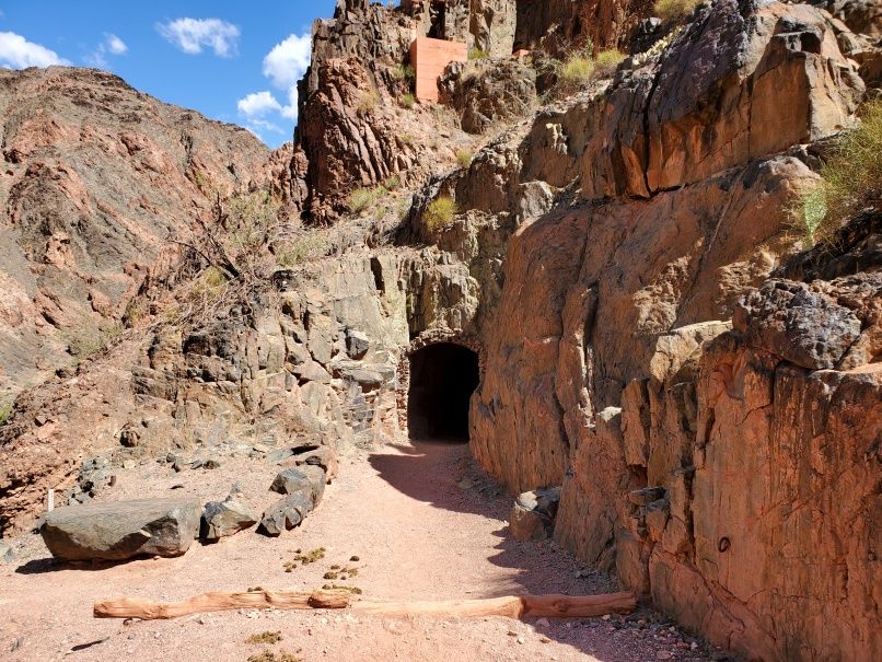 Tunnel before So. Kaibab Bridge