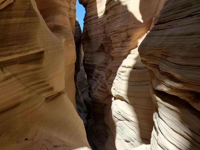 Narrowing walls Round Valley Draw Slot
